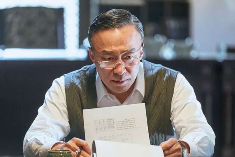 Tȏi tái mặt khi thấy tờ giấy cháu nội dúi vào tay. (Ảnh minh họa)