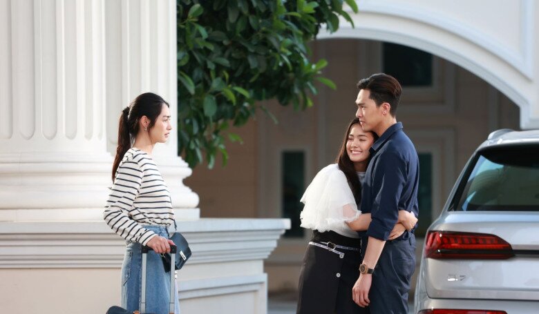 Một ngày nọ, chồng cũ lái xe sang, dẫn theo một cô gái xinh đẹp tới quán ăn của tôi. (Ảnh minh họa)
