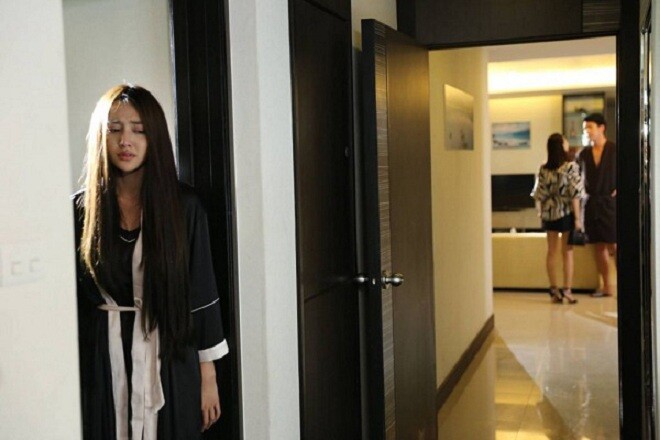 Tôi chết lặng khi thấy bạn thân lén vào phòng làm việc của chồng tôi. (Ảnh minh họa)