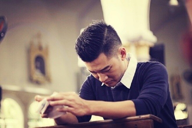 Ngồi trâm ngầm một lúc, tôi xin vợ cho mình một đêm để suy nghĩ. (Ảnh minh họa)