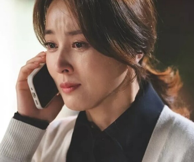Khi điểm thi đại học của con gái vừa được công bố, chồng cũ bỗng gọi điện tới hỏi thăm. (Ảnh minh họa)