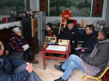 Cụ bà kiện 4 con vì "bất hiếu": Giá đừng chia thừa kế sớm