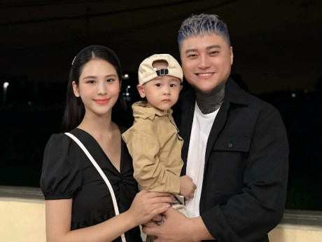 Nam ca sĩ “vợ tuyệt vời nhất” khẳng định: "4 năm trôi qua, chưa khi nào tôi coi cô ấy là vợ"