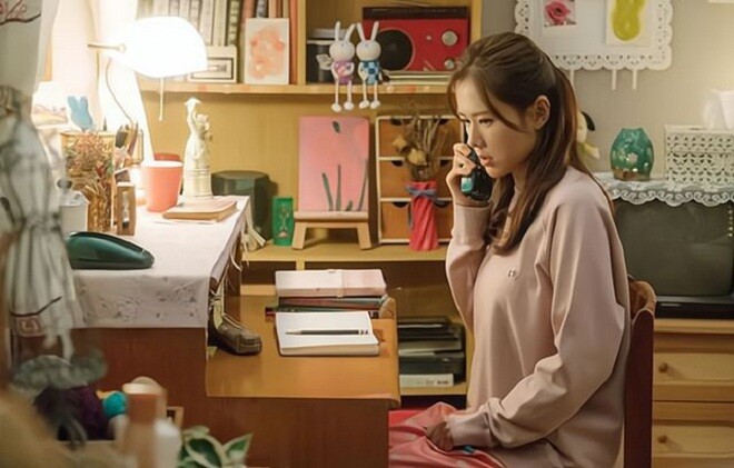 Tôi chết lặng khi nghe thấy tiếng phụ nữ khi gọi điện cho chồng cũ. (Ảnh minh họa)