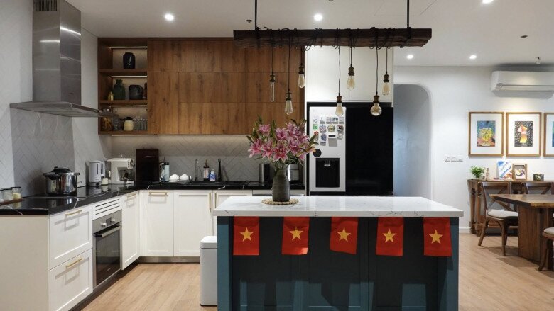 Căn nhà rợp cờ hoa của chị Cao Tuyết Minh  (Ảnh: Happynest)