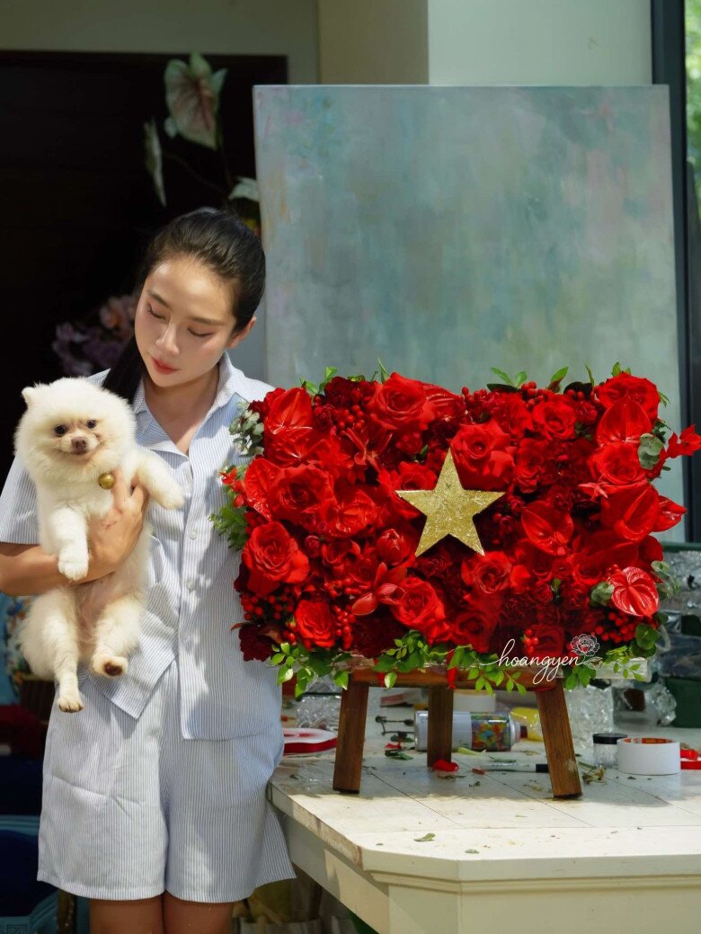Hội mẹ đảm mạnh tay chi tiền triệu dựng amp;#34;góc yêu nướcamp;#34; dịp 2/9, biến nhà thành không gian ngập tràn sắc cờ hoa - 12