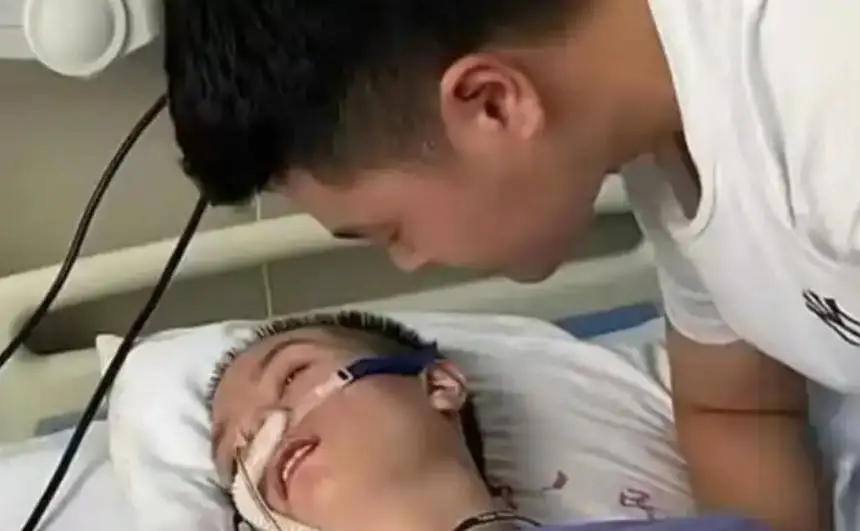 Nguyên Nguyên bị xuất huyết não.