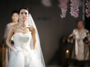 Ngày tái hôn, mẹ chồng cũ bất ngờ xuất hiện, bà nói một câu khiến cả hôn trường lặng đi