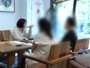 Chồng vừa mất, người phụ nữ sừng sờ khi nghe con gái riêng của anh đề cập chuyện này