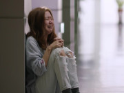 Yêu - Mẹ kế không cho về nhà, tôi lén về rồi lặng lẽ cảm ơn bà khi thấy cảnh sau cánh cổng