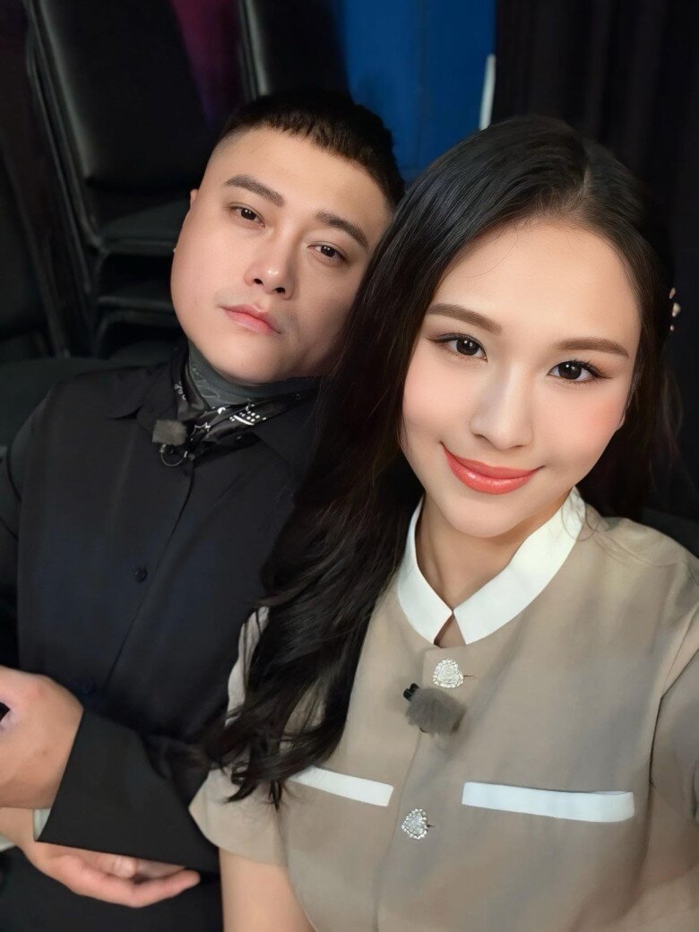 Nam ca sĩ “vợ tuyệt vời nhất” khẳng định: amp;#34;4 năm trôi qua, chưa khi nào tôi coi cô ấy là vợamp;#34; - 2