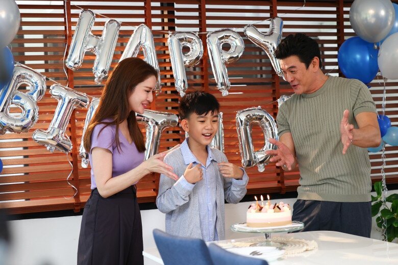 Bố dượng đối xử với tôi rất tốt. (Ảnh minh họa)