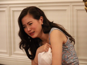 Ly hôn 3 năm, tôi say rượu nhắn mình tái hôn đi, chồng cũ trả lời khiến lòng tôi đau thắt