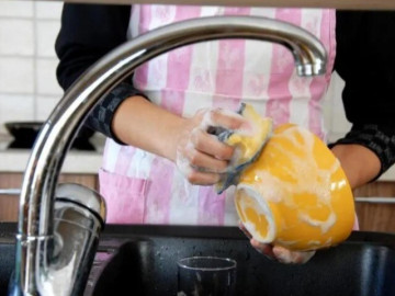 Ăn cơm xong đi rửa bát luôn là sai, nhân viên vệ sinh nhà hàng chỉ ra lý do