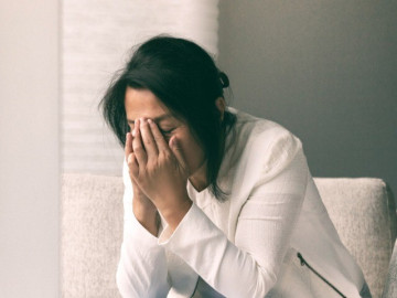 Chồng mất, tôi đưa 1,7 tỷ cho con trai rồi về sống với con gái, nghe chúng nói chuyện mà tôi sững sờ