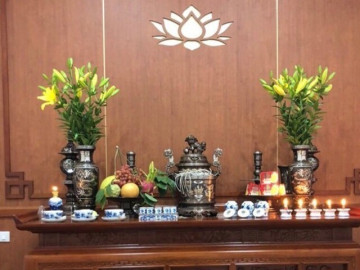 Sáng mùng 1 tháng 7 năm Ất Tỵ đặt 4 thứ này lên bàn thờ, cả tháng cô hồn trôi qua bình an, tài lộc được đánh thức