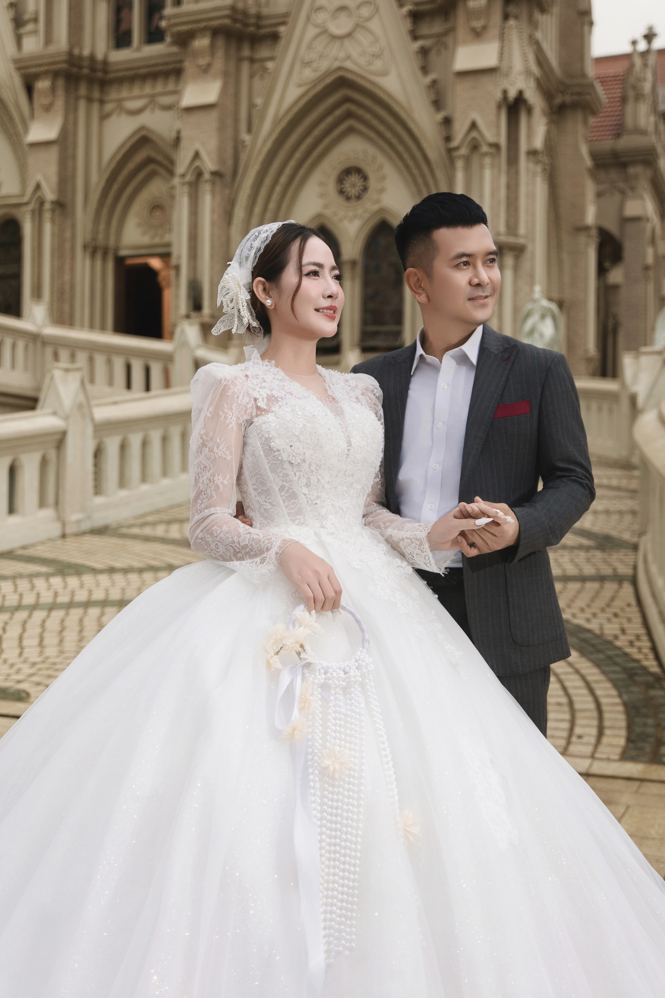 Hùng Thuận báo tin tổ chức đám cưới hồi tháng 5/2025.