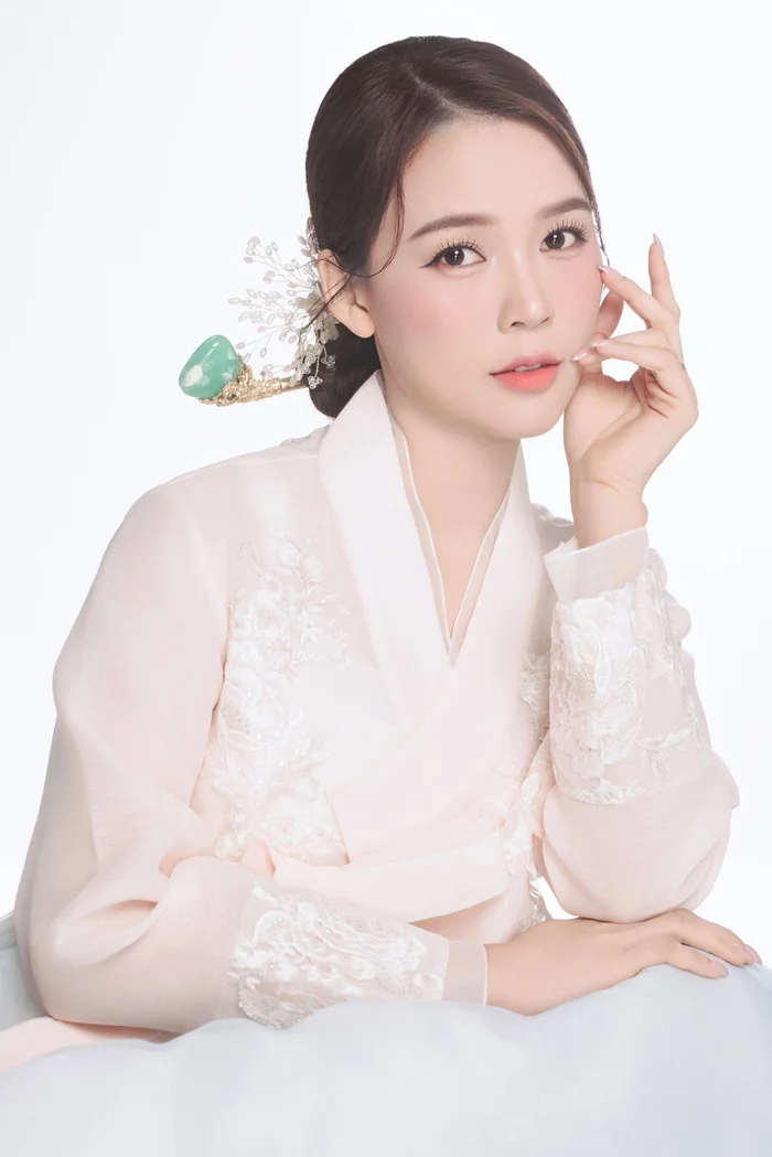 Nữ diễn viên hạnh phúc khi được bố mẹ chồng yêu thương.
