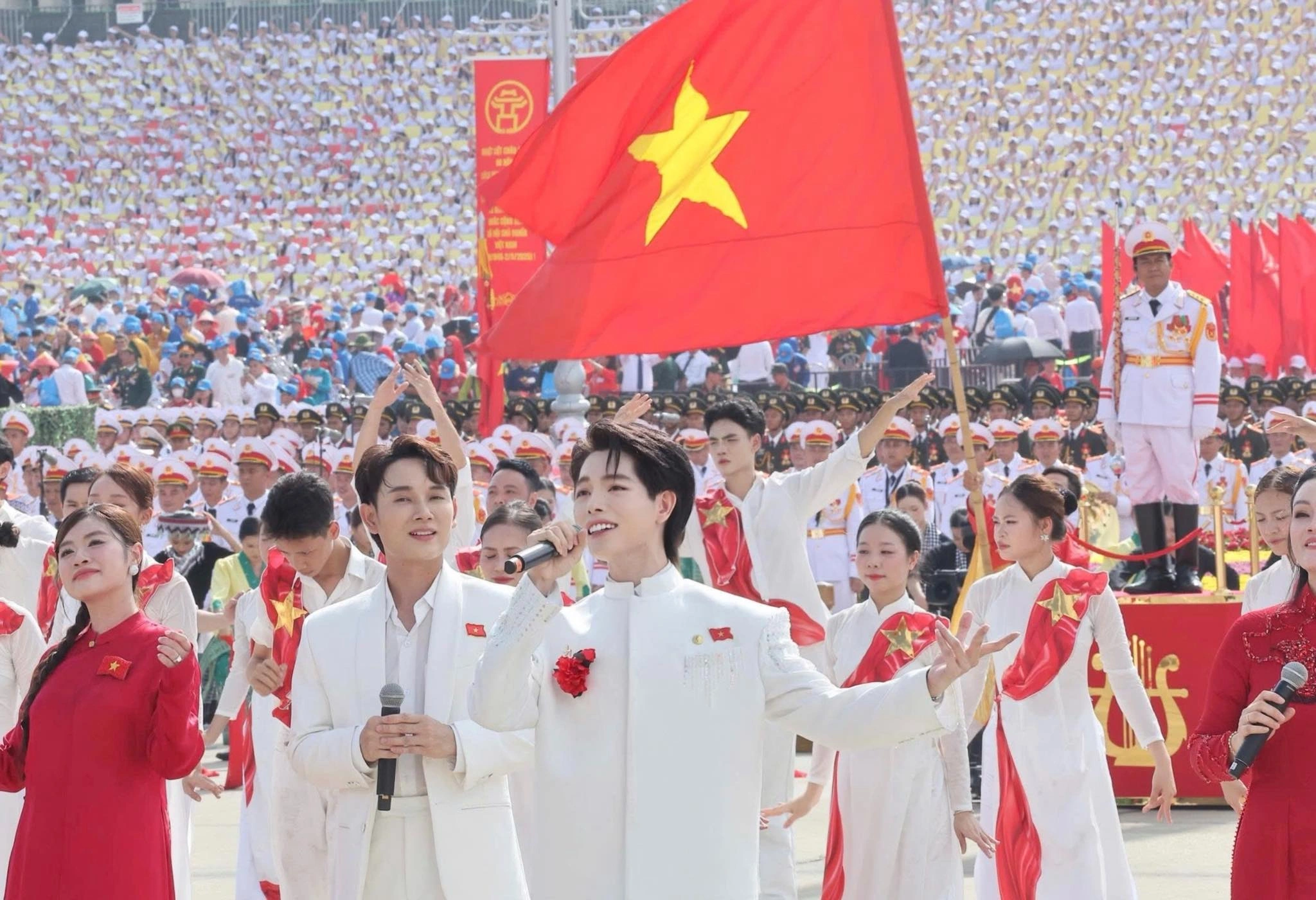 Nam ca sĩ tham gia biểu diễn tại Đại lễ kỷ niệm 80 năm ngày Quốc khánh 2/9.