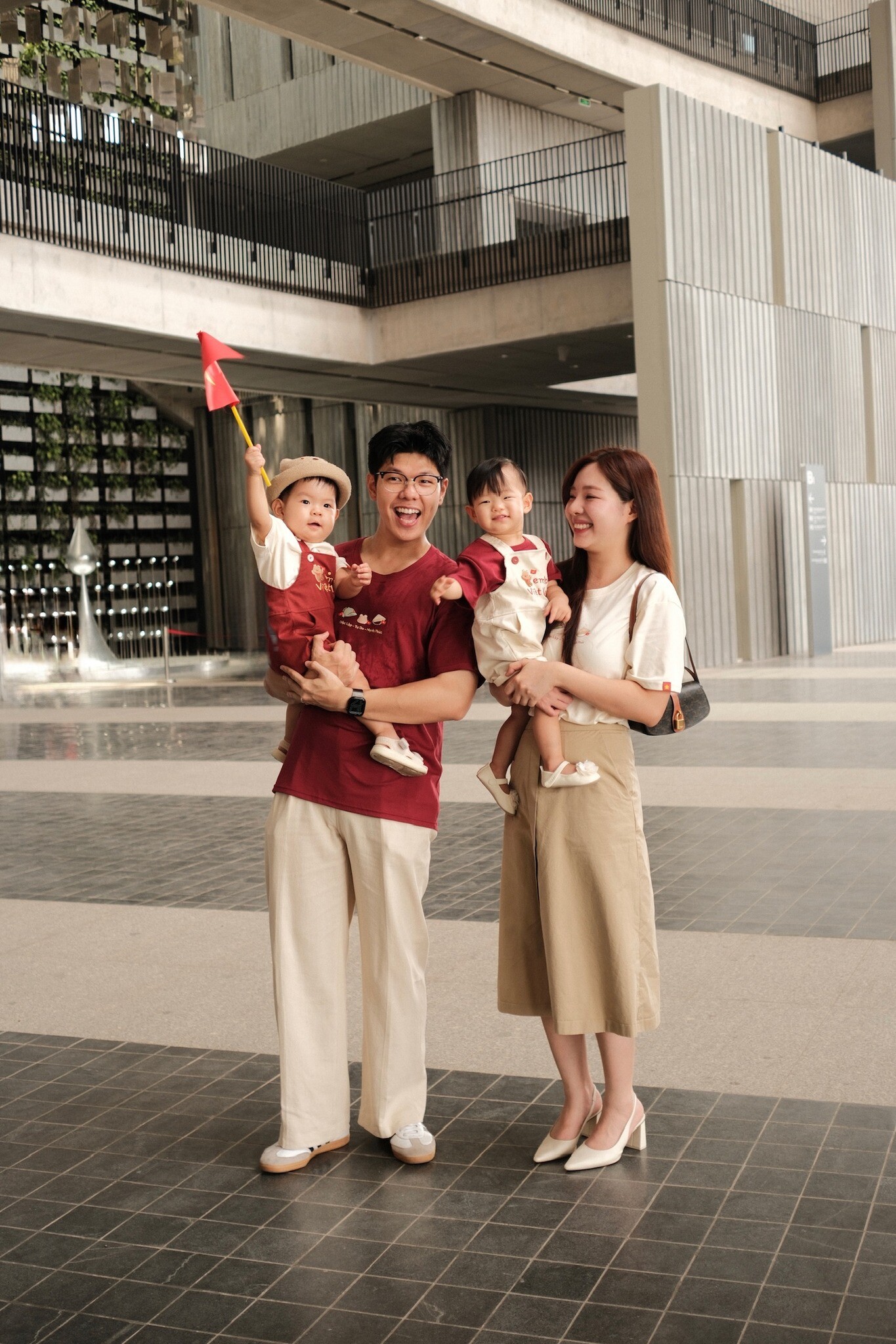 Vợ chồng Hương Giang càng thêm hạnh phúc sau khi lên chức bố mẹ.