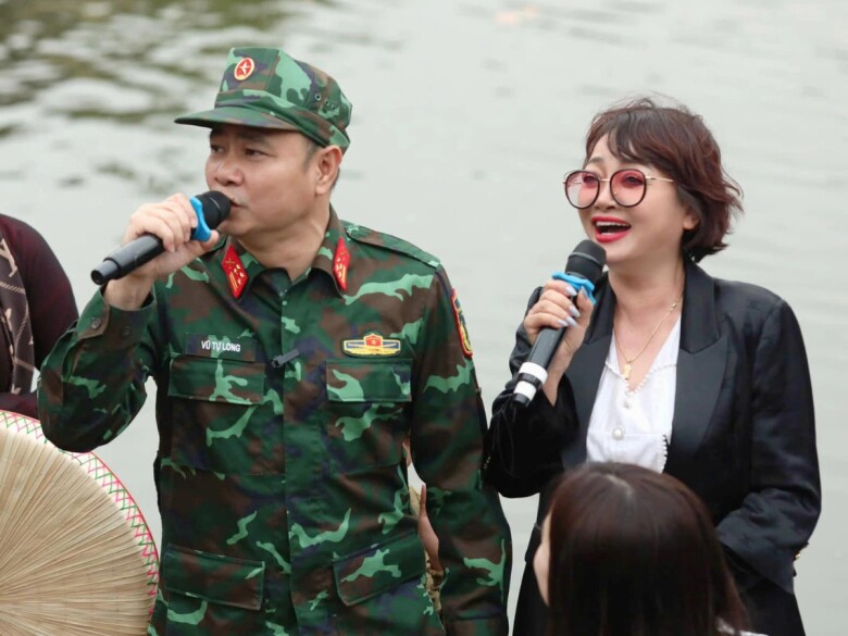 Ở tuổi U60, Trà My vẫn chạy show, cô thường hội ngộ diễn kịch với nhiều nghệ sĩ.