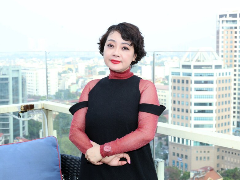 Sau khi chồng qua đời, Trà My ở vậy một mình nuôi nấng con trai.