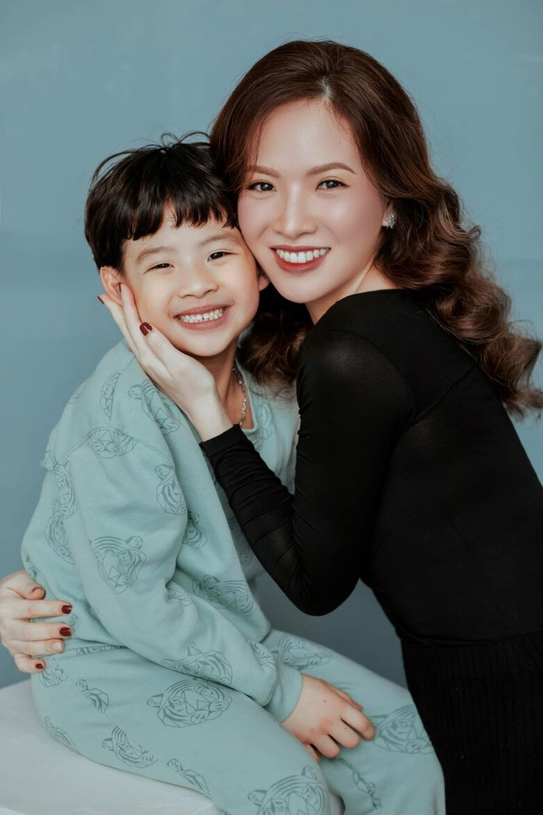 Khải Nguyên - con trai út của nữ BTV ngày càng tuấn tú.
