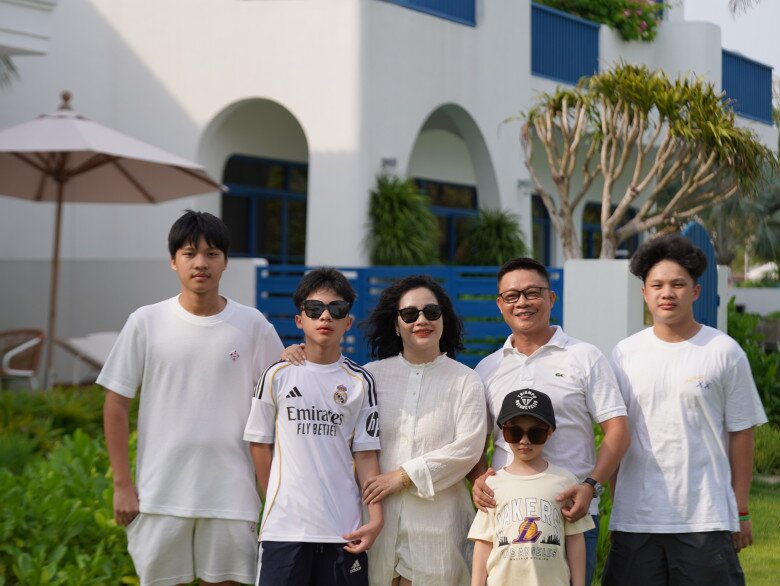 BTV Quang Minh tiễn con trai đi du học Canada sau khi thông báo kết quả thi THPT không khả quan, viết tâm thư xúc động - 2