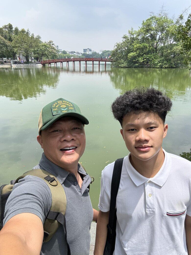 Con trai Quang Minh lung lay nguyện vọng đại học trong nước.