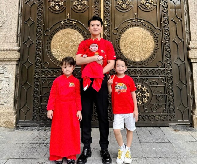 Anh chồng Đỗ Mỹ Linh lần đầu khoe 3 con chung khung ảnh.