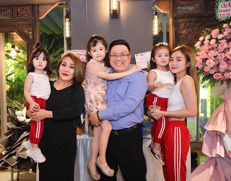 Gia Bảo hết lòng chăm sóc 2 con của Cindy Lư nhiều năm qua.