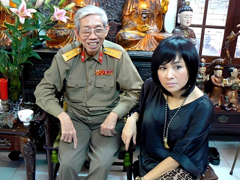 Chồng bác sĩ của nsnd thanh lam diện quân phục khoe hàm thượng úy hiếm hoi nhắc đến bố vợ là nhạc sĩ thuận yến - 4