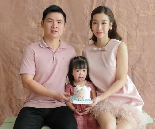 Vợ chồng Hoa hậu Đỗ Mỹ Linh mừng sinh nhật tròn 2 tuổi của con gái.