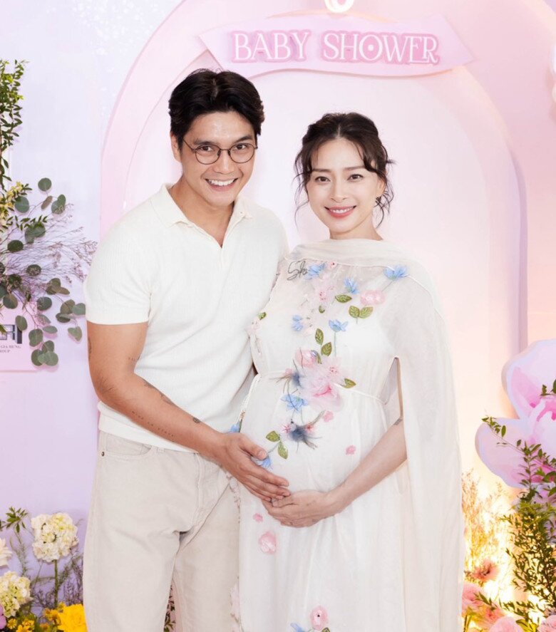 Nữ diễn viên sinh năm 1979 thấy may mắn vì có chồng bên cạnh.