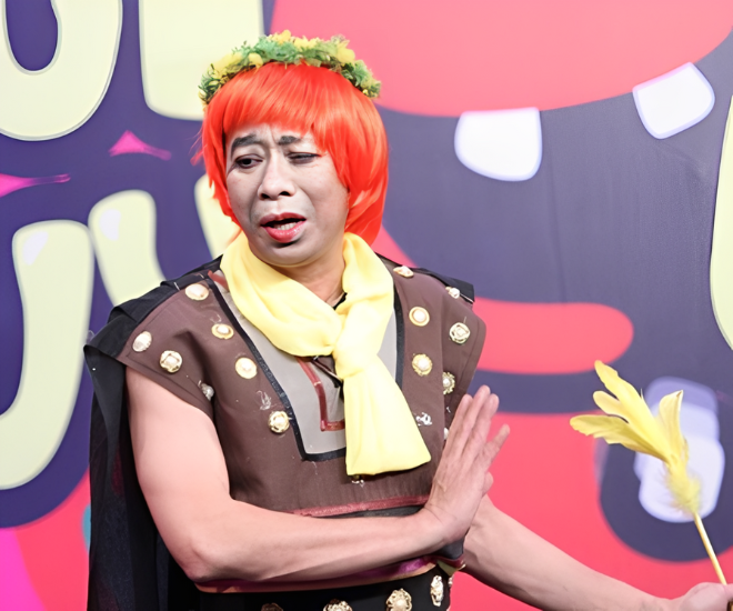 An image of Bảo Chung performing on stage