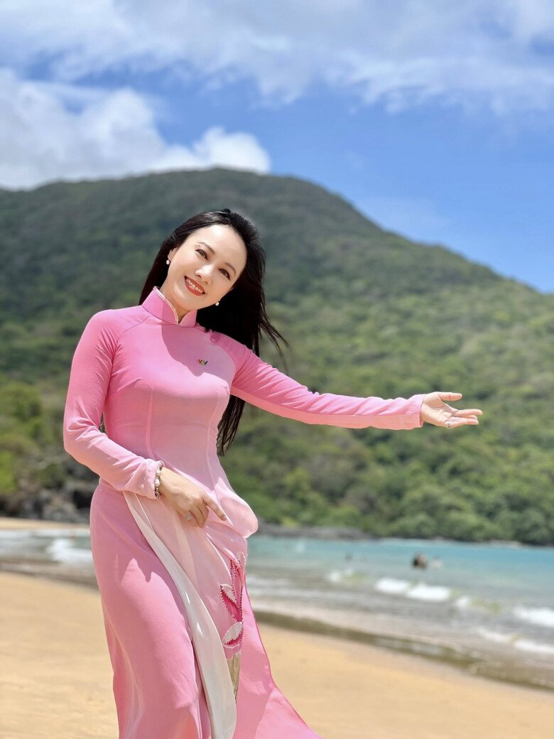 Ngoại hình trẻ trung của BTV Hoài Anh được nhận xét lão hóa ngược.
