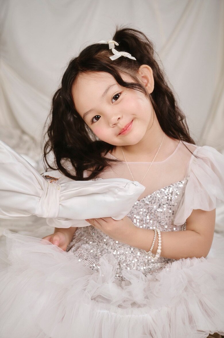 Con gái Đàm Thu Trang rõ nét xinh xắn khi lên 5 tuổi.