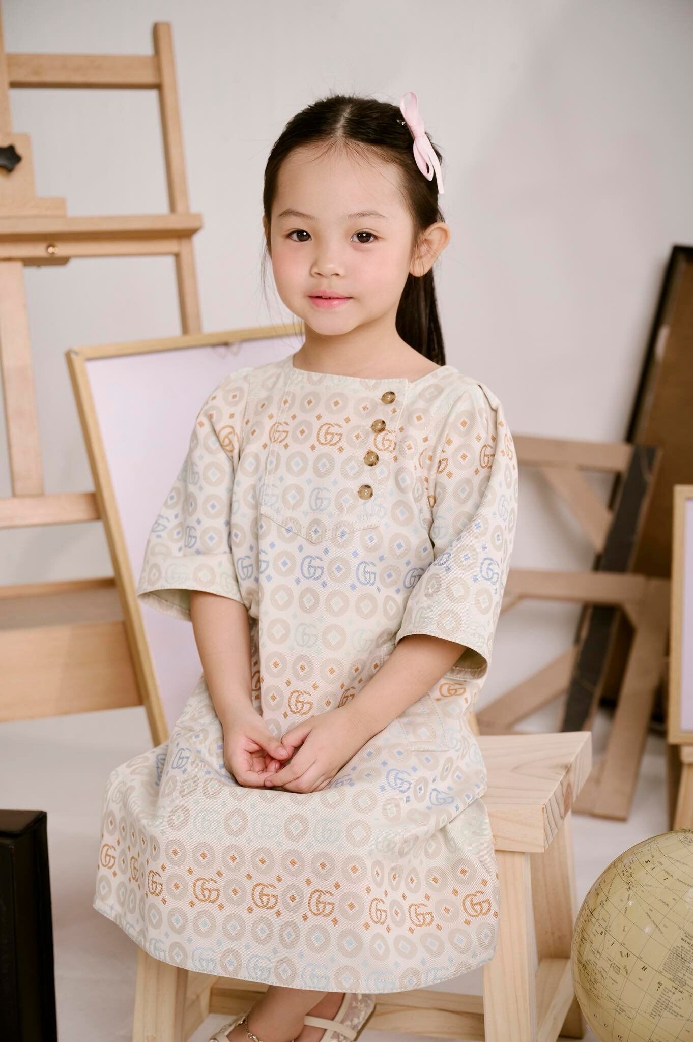 Càng lớn, bé Suchin càng rõ nét xinh xắn.