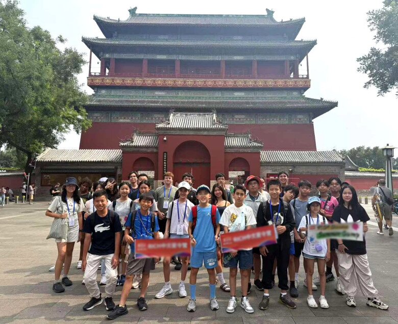Con gái Linh Nga đi trại hè Trung Quốc cùng hai con Hà Kiều Anh - 1