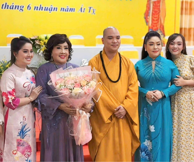 Trên mạng xã hội, NSND Lệ Thủy nhận gạch đá vì nhận lời biểu diễn chung với con gái của NSƯT Vũ Linh.