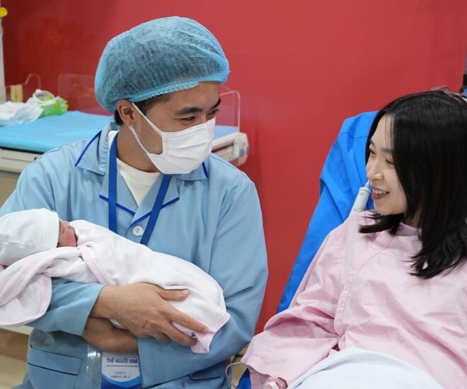 Đức Triệu - con rể Xuân Hinh lo sợ vợ vất vả sau sinh.