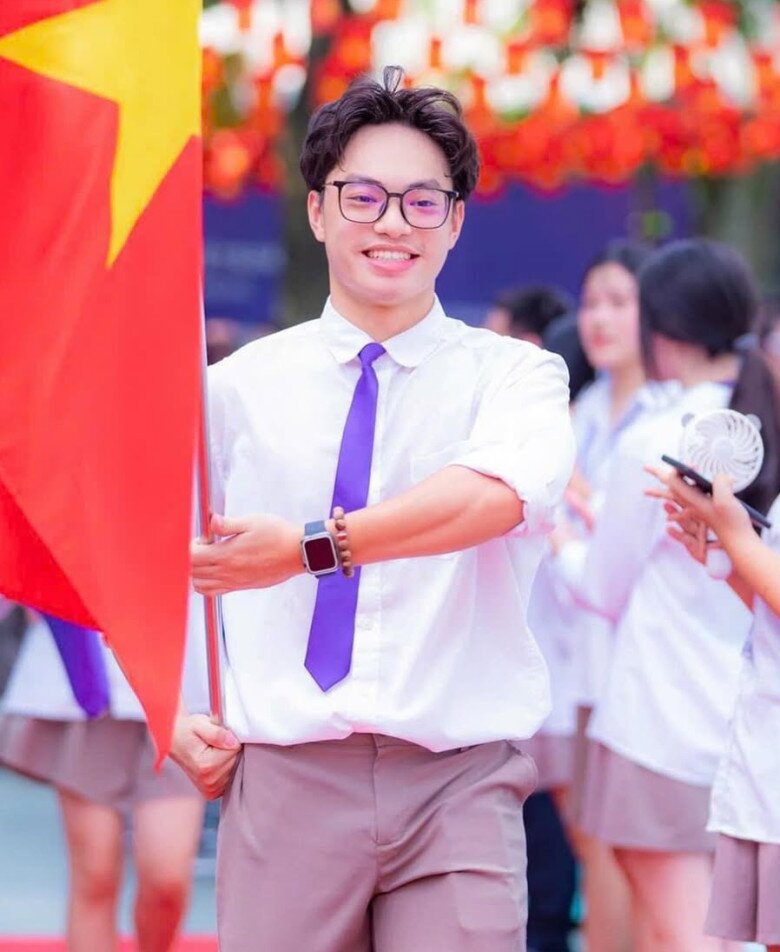 Khánh Minh sinh năm 2007, là con trai đầu lòng của vợ chồng Xuân Bắc.