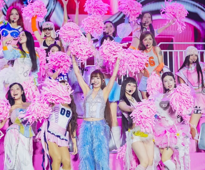 Đêm concert đầu tiên của Em xinh say hi diễn ra với sự tham gia của hàng nghìn khán giả.