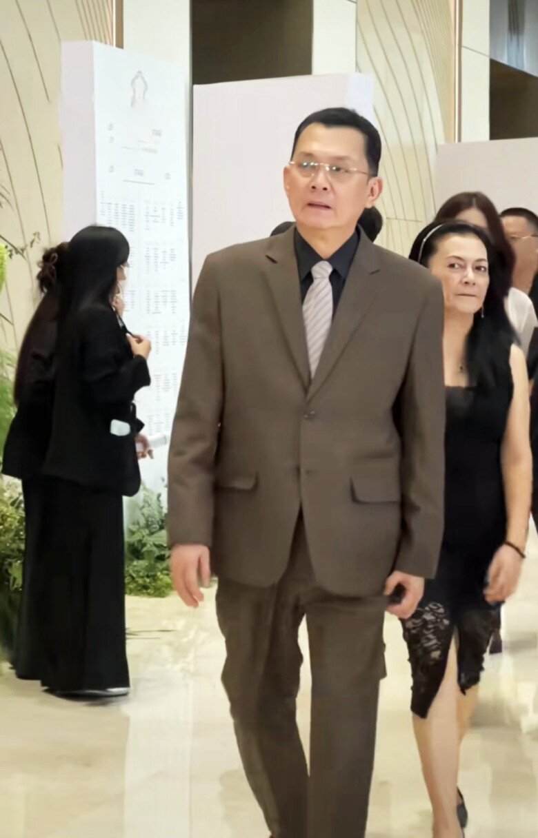 NSƯT Hữu Châu - bác ruột của Cindy Lư đến mừng tiệc cưới của cháu gái.