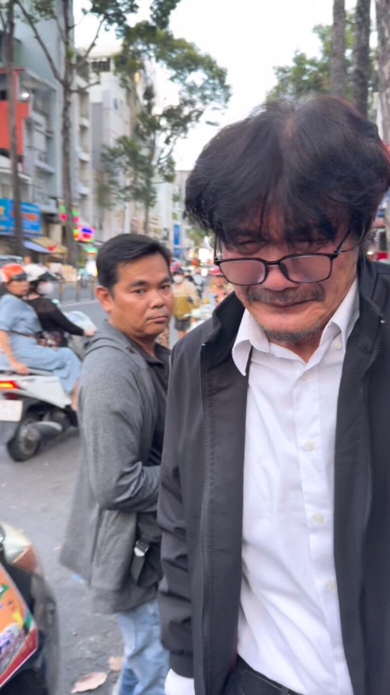 Đám tang diễn viên Ngọc Trinh amp;#34;Mùi ngò gaiamp;#34;: NSƯT Công Ninh khóc nức nở tiễn biệt người cũ, từng có chuyện tình đẹp suốt 10 năm - 4