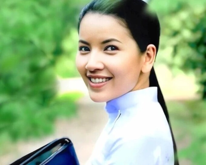 Ngọc Trinh nổi tiếng qua bộ phim truyền hình Mùi ngò gai.