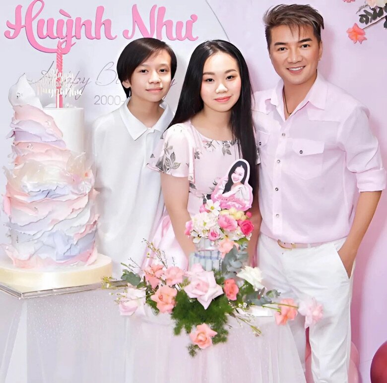Lâm Quân và chị gái - Huỳnh Như là con nuôi cũng là cháu ruột của Đàm Vĩnh Hưng.