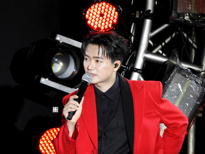 Đăng tải cảnh thiệt hại mà bão bualoi gây ra mc thảo vân đau xót khi nhìn số người thiệt mạng và mất tích - 13