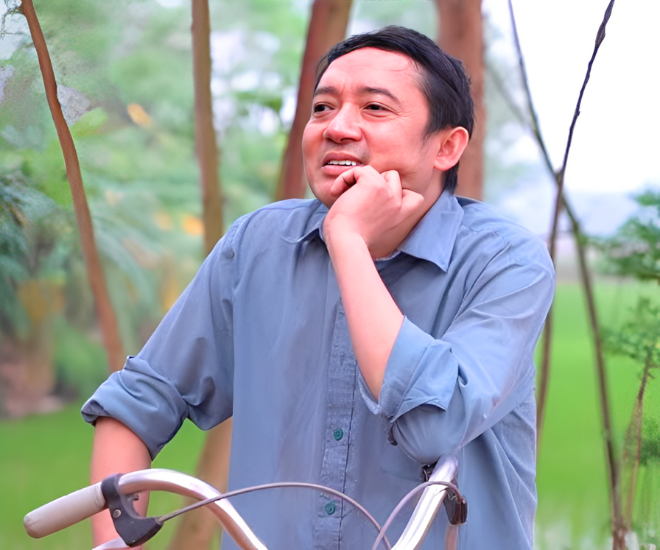 Chiến Thắng nổi tiếng qua loạt tiểu phẩm hài với lối diễn hóm hỉnh.