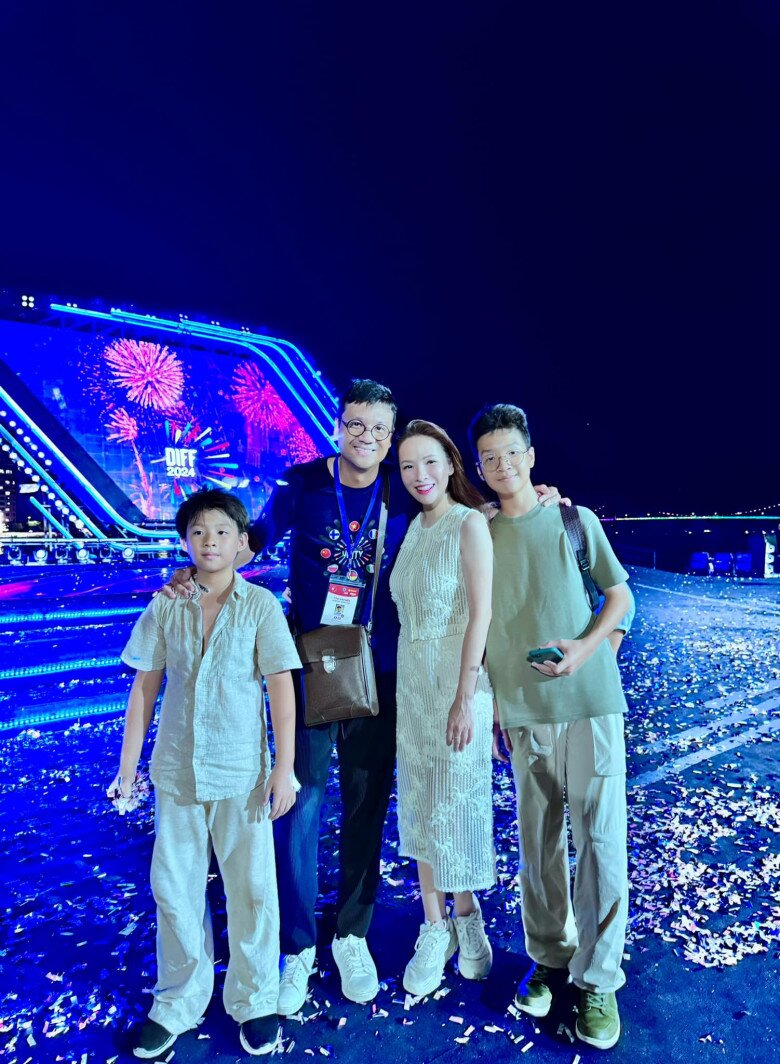 Vợ chồng Đan Lê - Khải Anh càng thêm viên mãn khi có 2 con trai ngoan ngoãn.